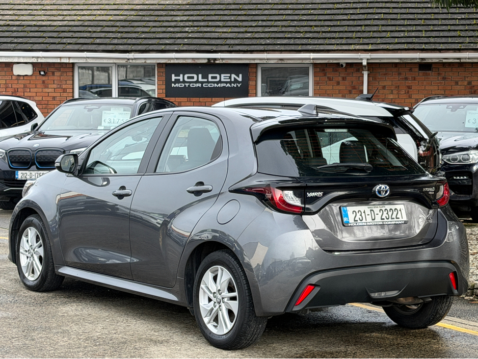 2023 Toyota Yaris - image 11