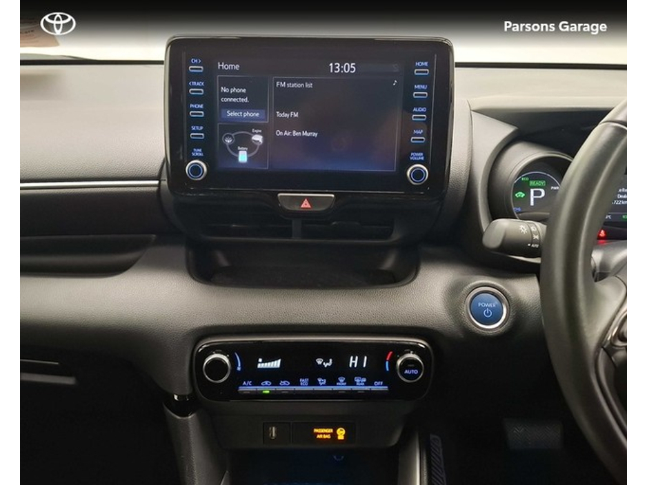 2023 Toyota Yaris - image 10