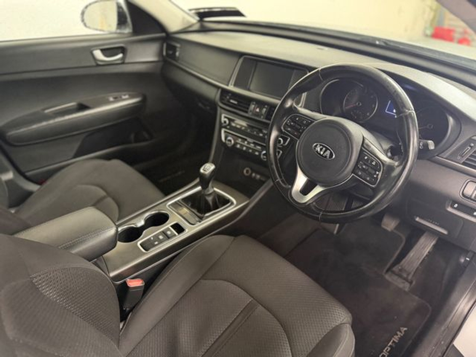 2017 Kia Optima - image 6