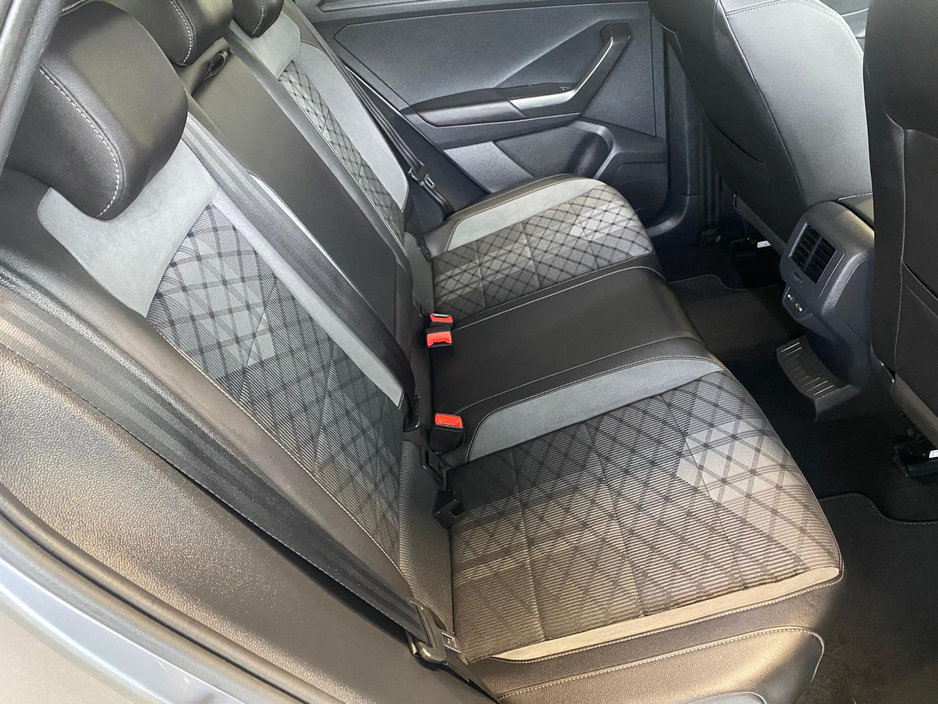 2023 Volkswagen T-Roc - image 11