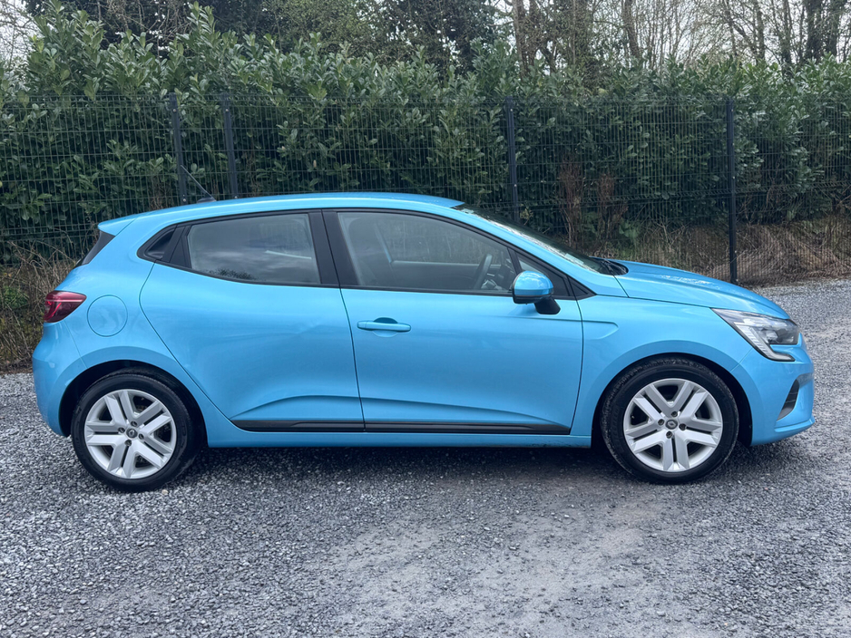 2022 Renault Clio - image 5