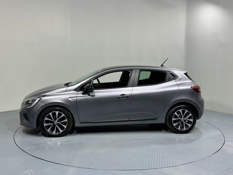 2023 Renault Clio - image 4