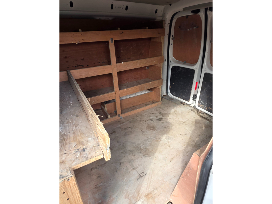 2014 Volkswagen Caddy - image 9