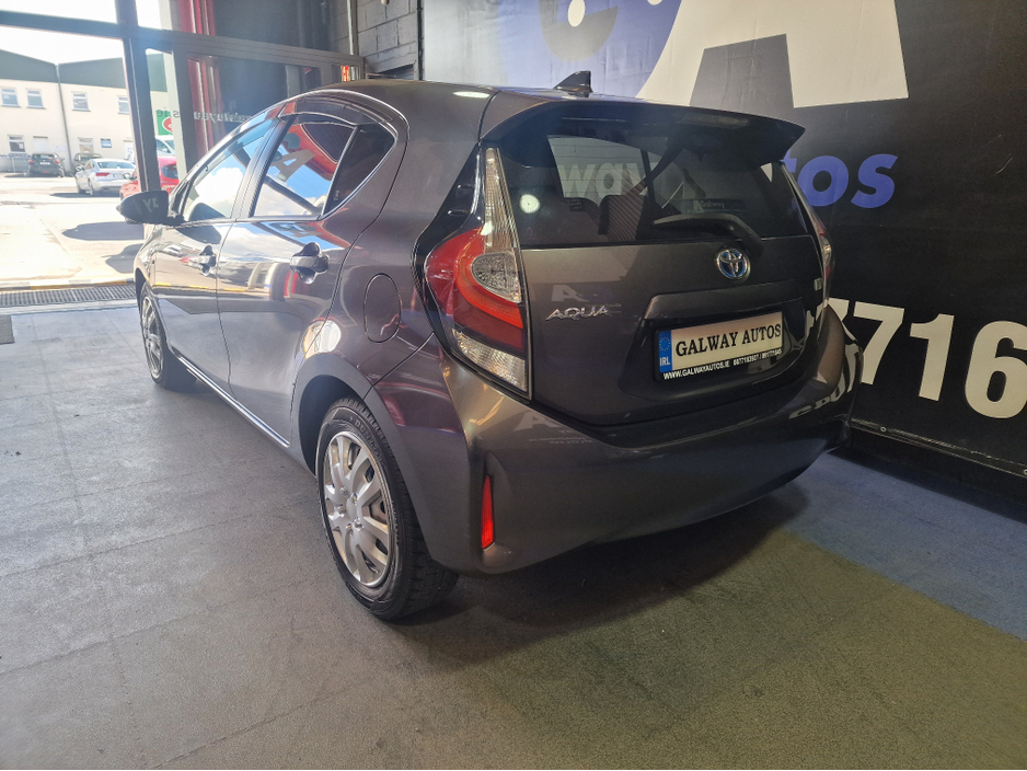 2018 Toyota Aqua - image 7