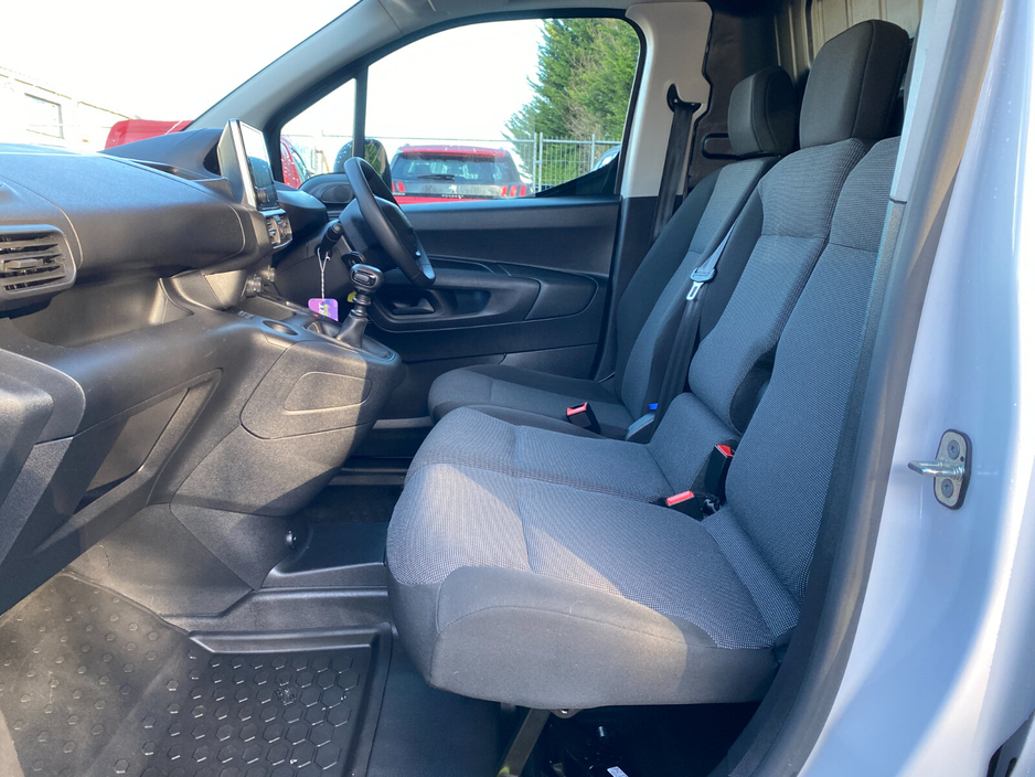 2024 Peugeot Partner  €18,618