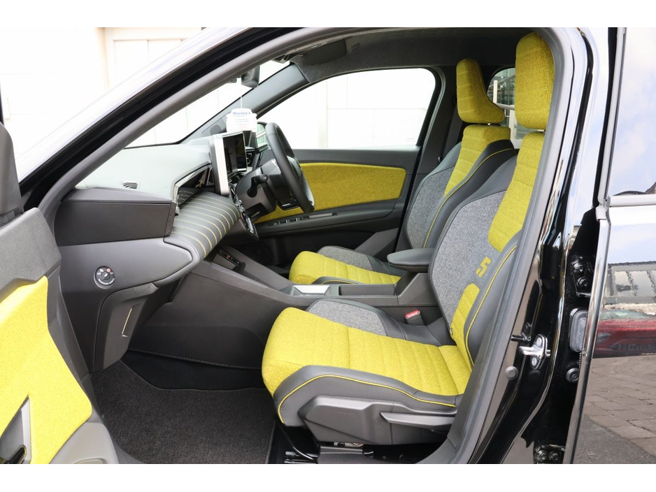 2025 Renault 5 - image 17