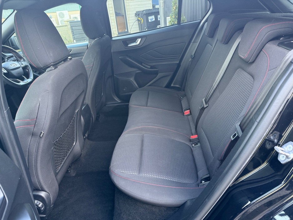 2019 Ford Focus - image 7