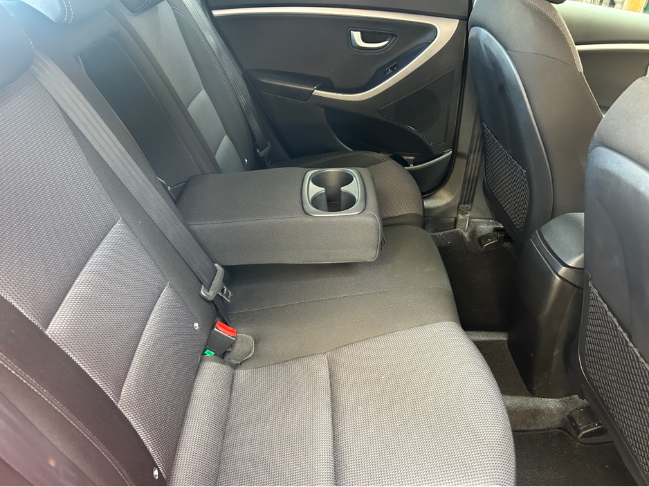 2016 Hyundai i30 - image 8