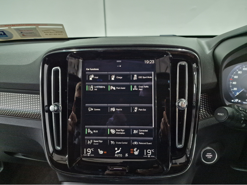 2021 Volvo XC40 - image 19