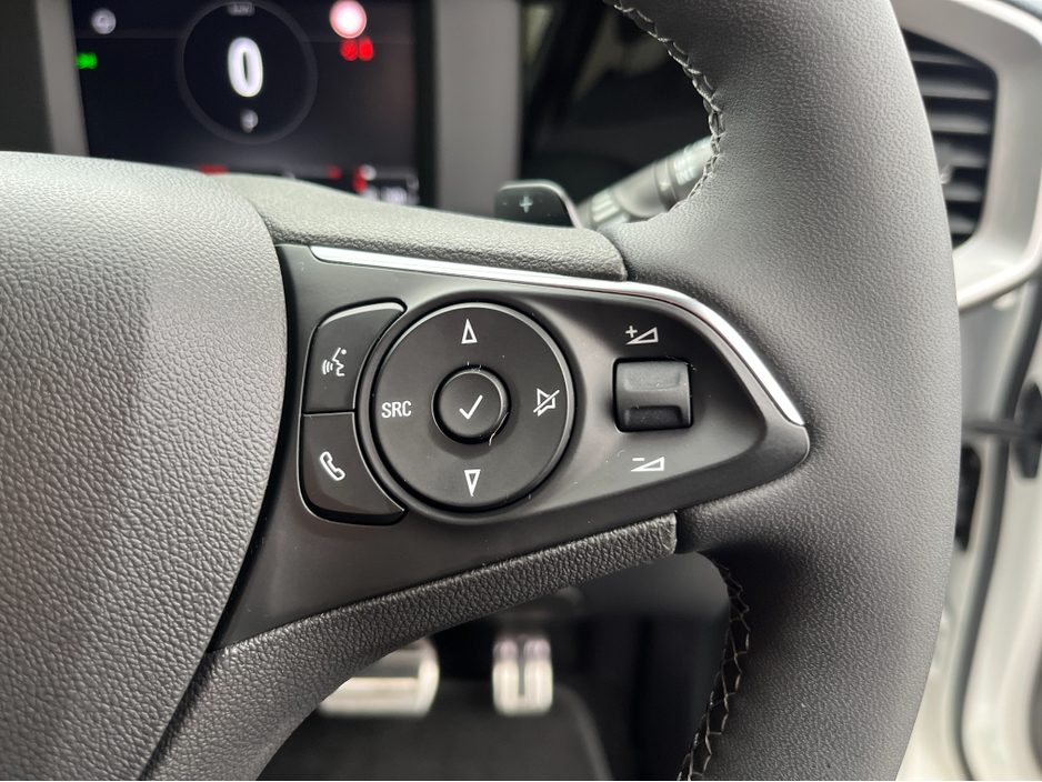 2024 Opel Mokka GS 1.2 PETROL AUTOMATIC //HEATED SEATS AND STEERING WHEEL//MASSAGE DRIVERS SEAT//REVERSE CAMERA//KEYLESS ENTRY//ADAPTIVE CRUISE CONTROL// €23,950