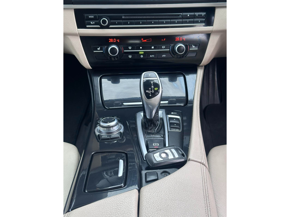 2012 BMW 5 Series - image 17