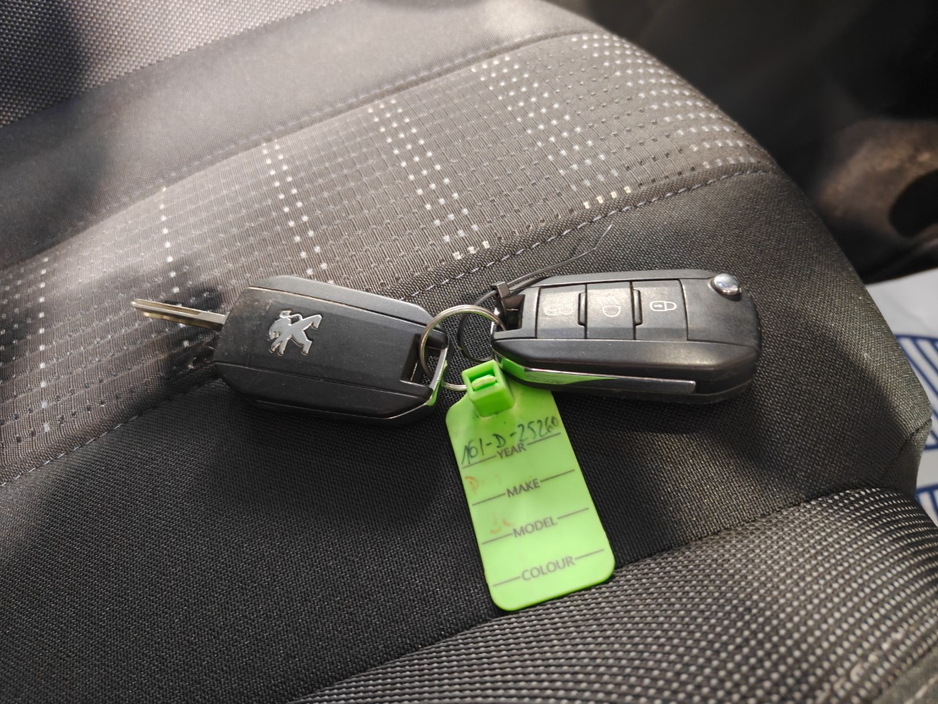 2016 Peugeot 308 - image 16