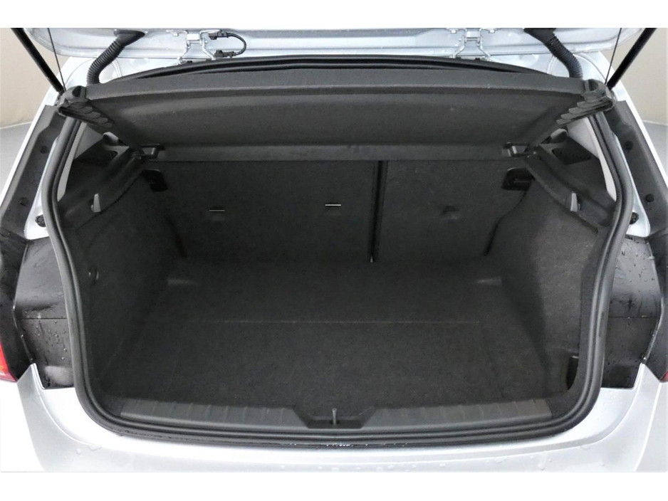 2016 BMW 1 Series - image 16