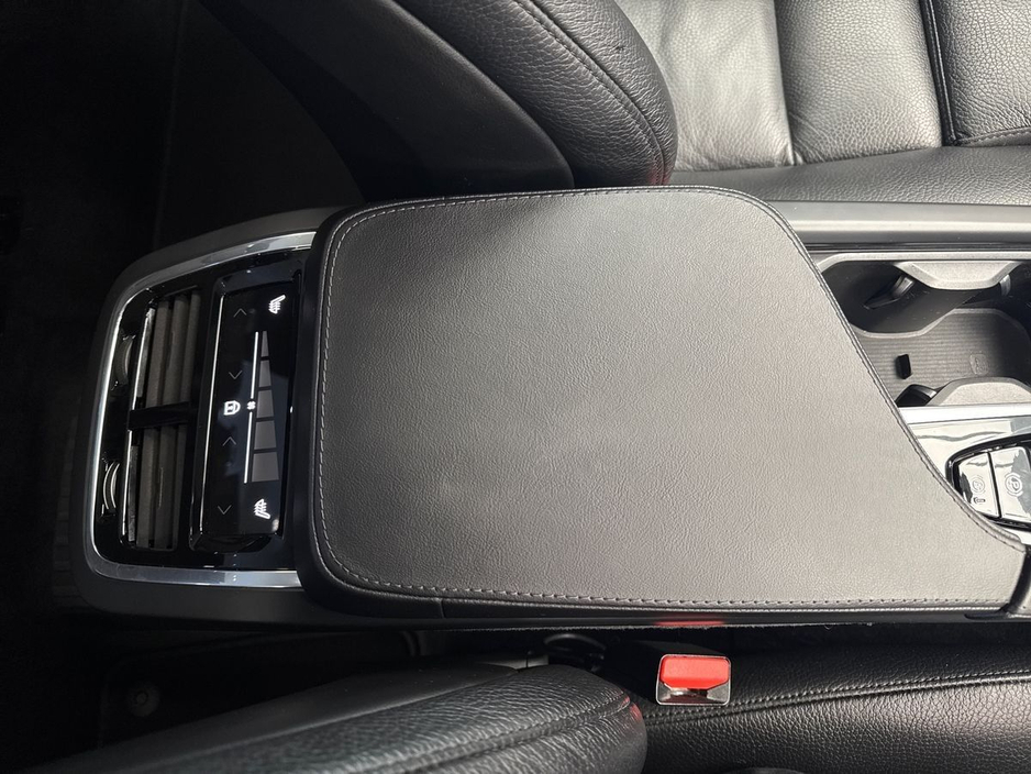 2023 Volvo XC90 - image 15