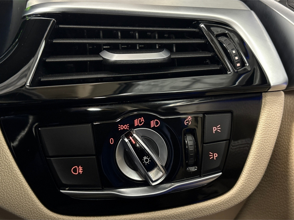 2017 BMW 5 Series SE**MULTIFUNCTIONAL STEERING WHEEL**TOUCH SCREEN MEDIA DISPLAY**PARKING SENSORS**DRIVE MODES**BLUETOOTH**KEYLESS START**FRONT HEATED SEATS**CREAM LEATHER INTERIOR**AMBIENT LIGHTING** €21,995