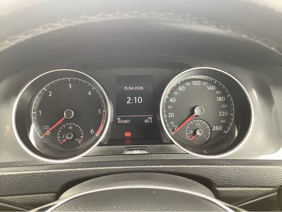 2017 Volkswagen Golf - image 4