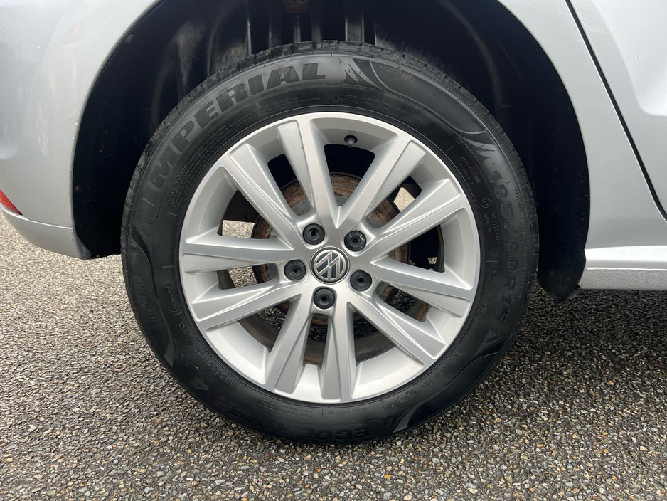 2017 Volkswagen Polo 1L 60HP Trendline €11,900