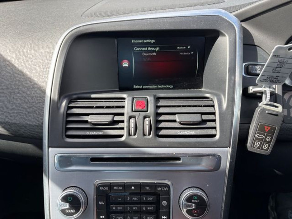 2016 Volvo XC60 - image 12