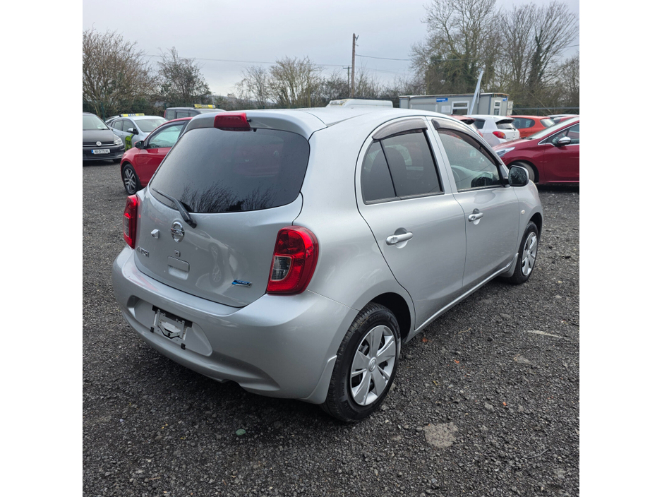 2015 Nissan March - image 8