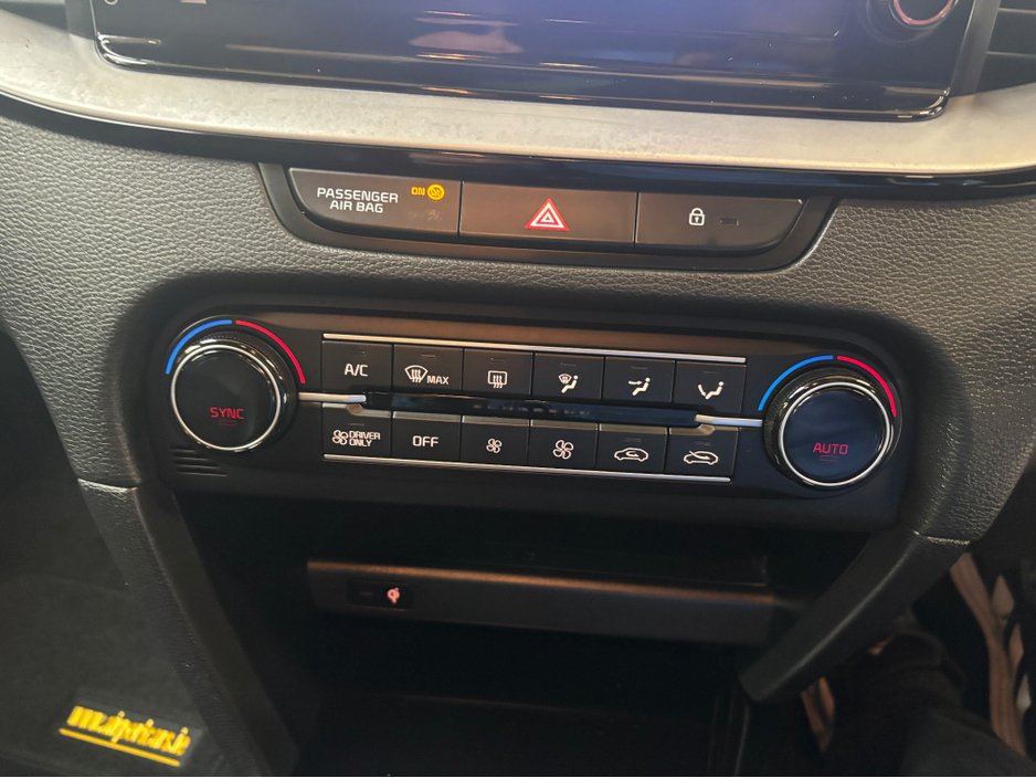 2023 Kia XCeed - image 11