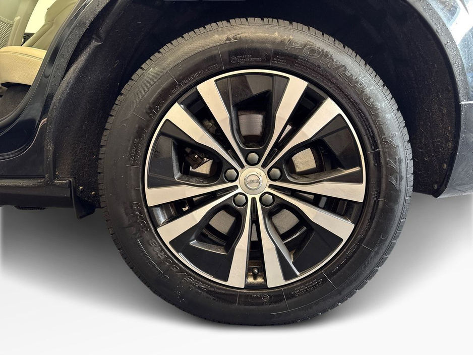 2023 Volvo XC60 - image 5