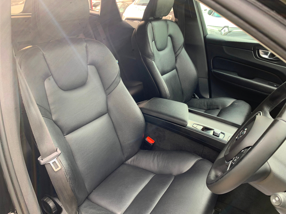 2021 Volvo XC60 - image 19