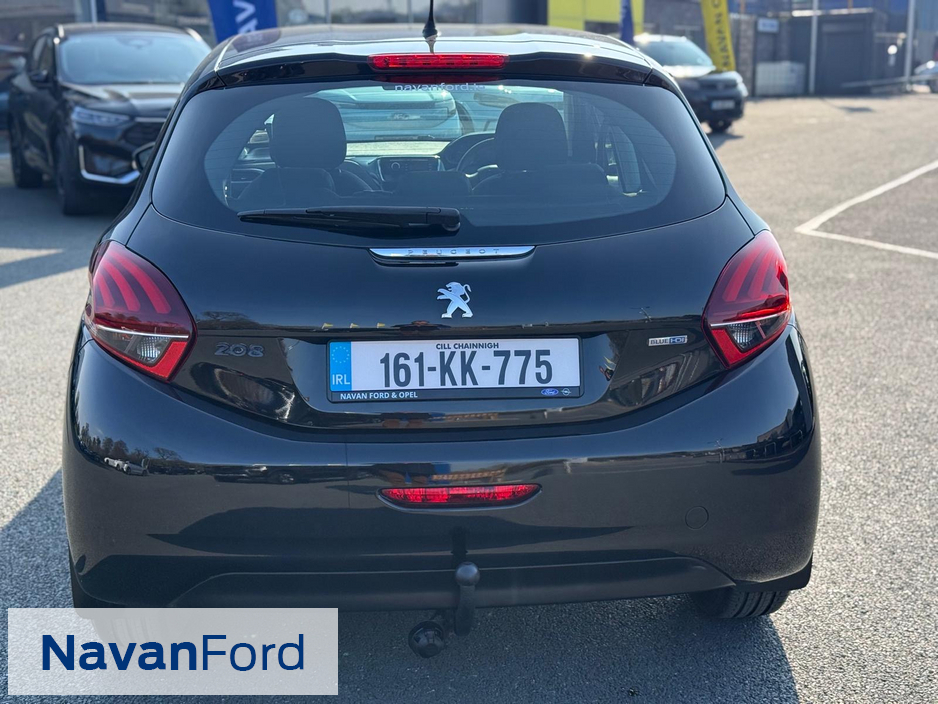 2016 Peugeot 208 - image 5