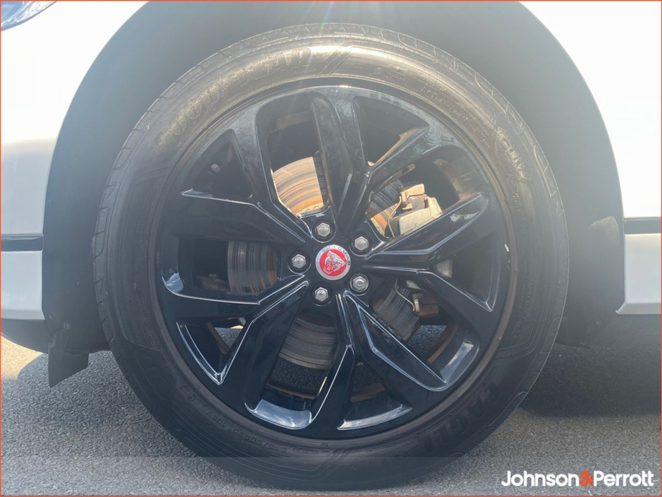 2024 Jaguar I-Pace EV400 90 kWh Black Edition AWD €52,900