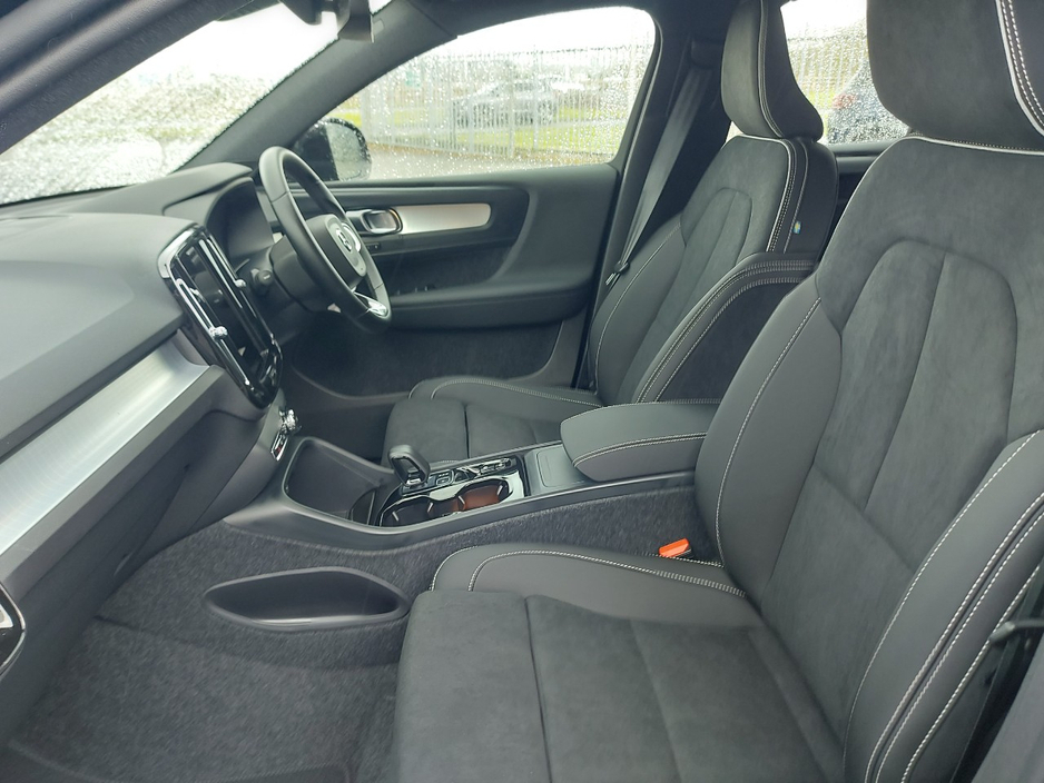 2026 Volvo XC40 - image 21