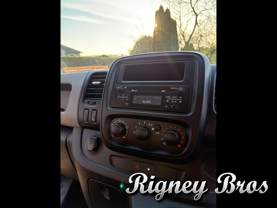 2019 Renault Trafic - image 8