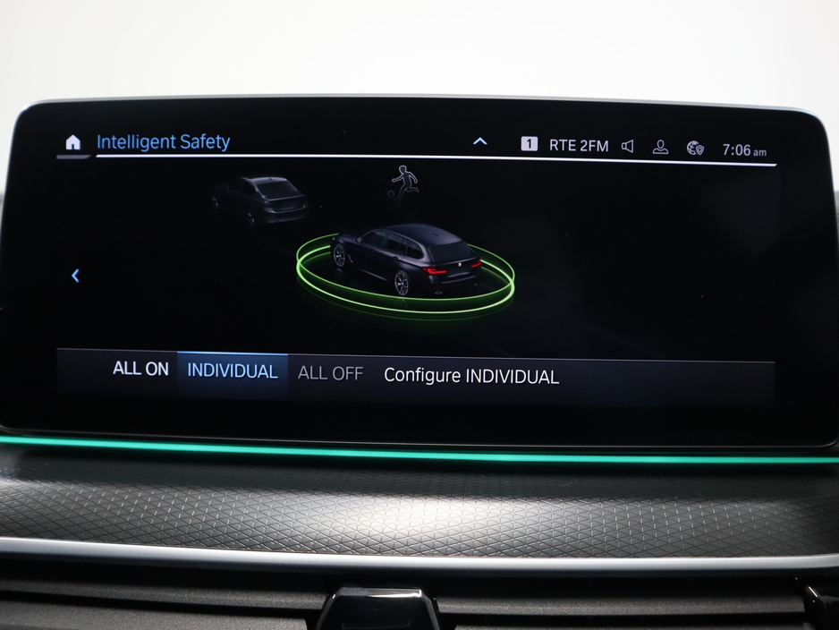 2022 BMW 5 Series - image 19