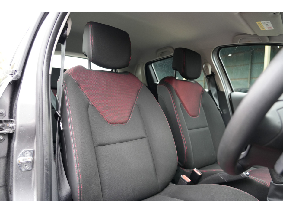 2015 Renault Clio - image 4