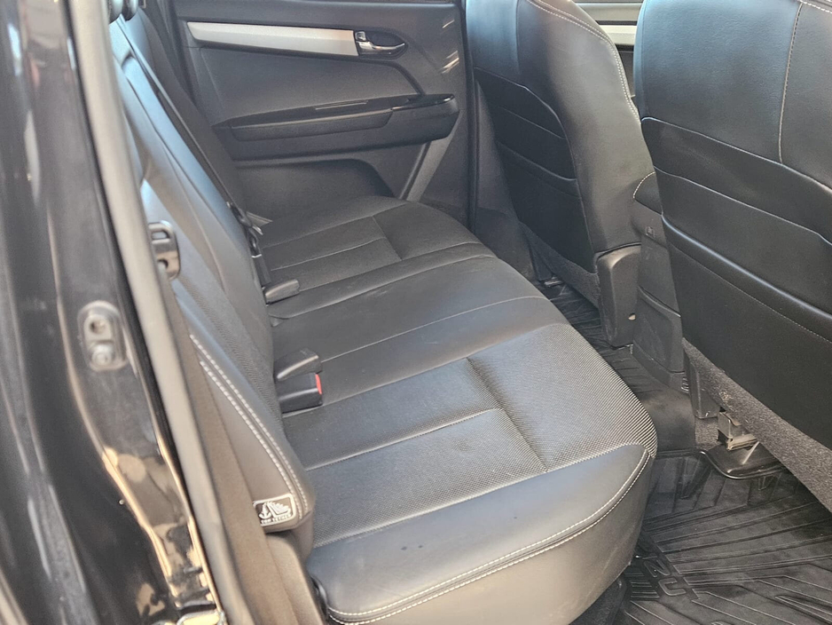 2019 Isuzu D-MAX - image 4