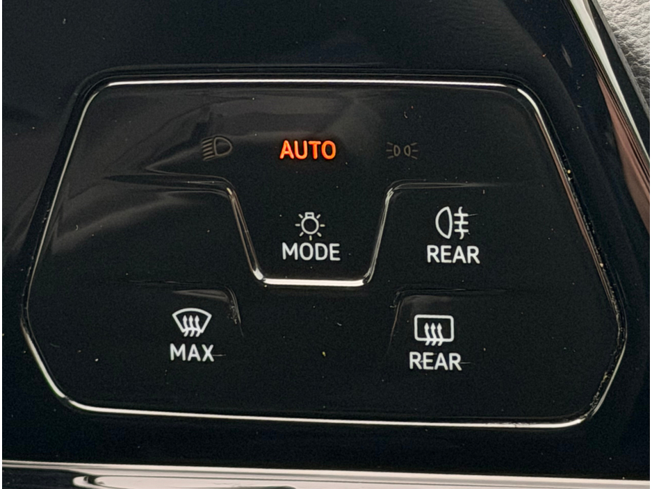 2021 Volkswagen Golf - image 23