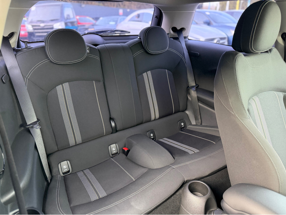 2018 MINI Cooper D - image 29