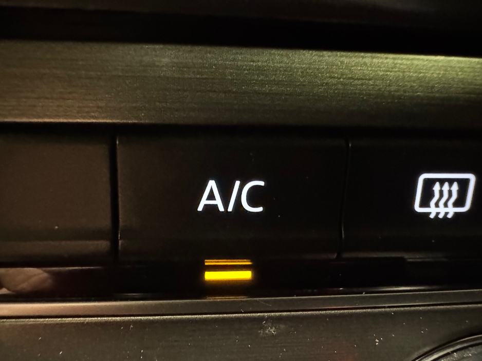 2013 Volkswagen Golf - image 21