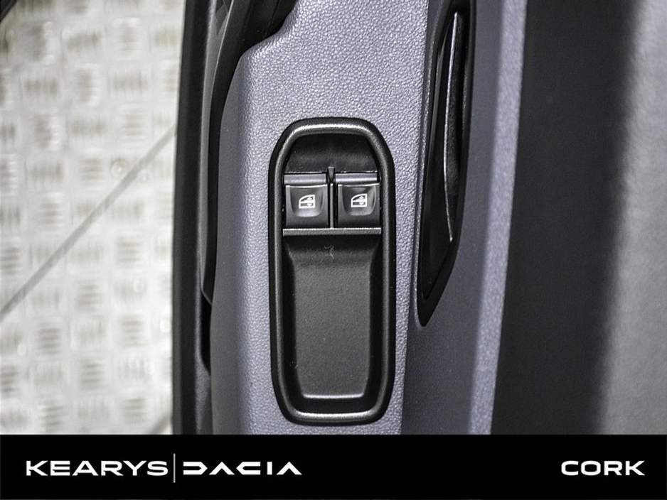 2019 Dacia Duster - image 17