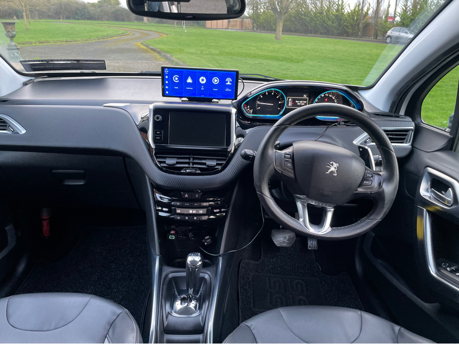 2015 Peugeot 2008 - image 10