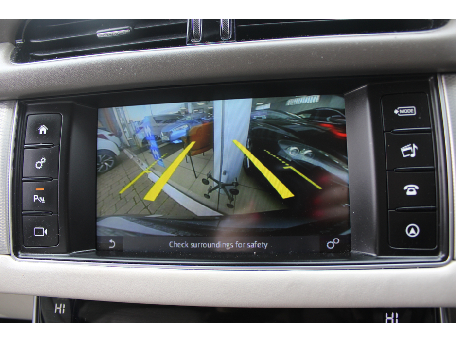 2017 Jaguar XF - image 8