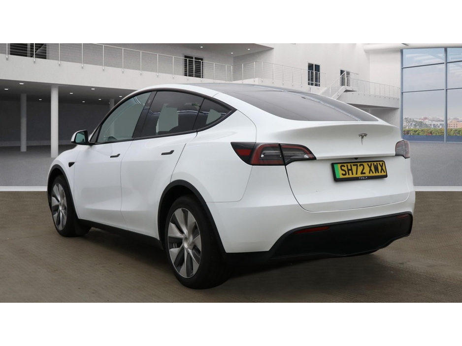 2023 Tesla Model Y - image 15