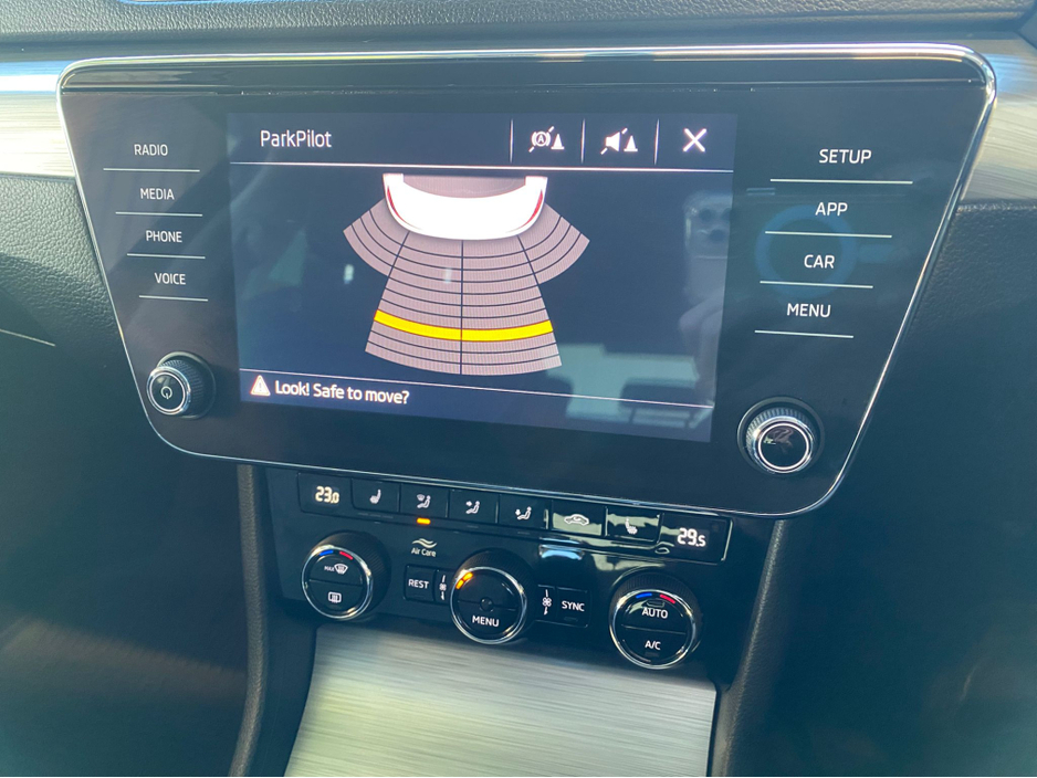 2020 Skoda Superb - image 17