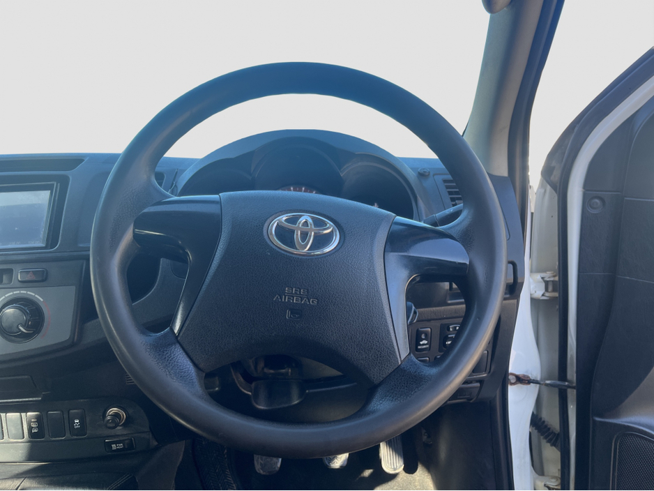 2016 Toyota Hilux - image 10