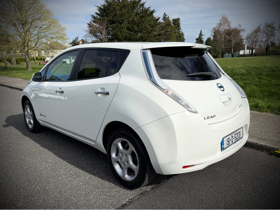 2015 Nissan Leaf - image 5
