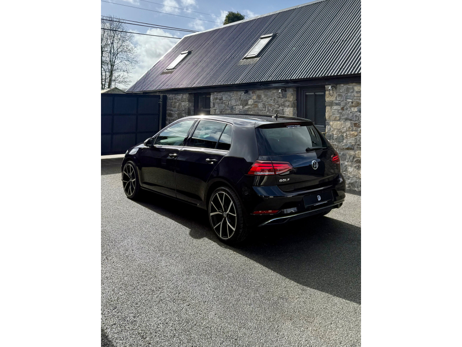 2018 Volkswagen Golf - image 4