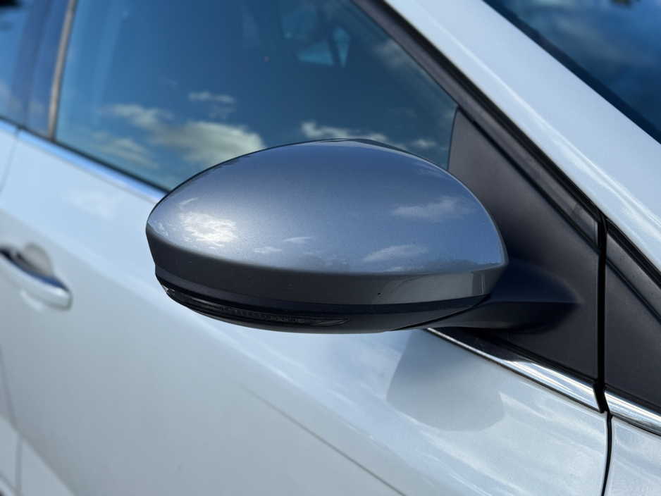 2017 Renault Megane - image 13