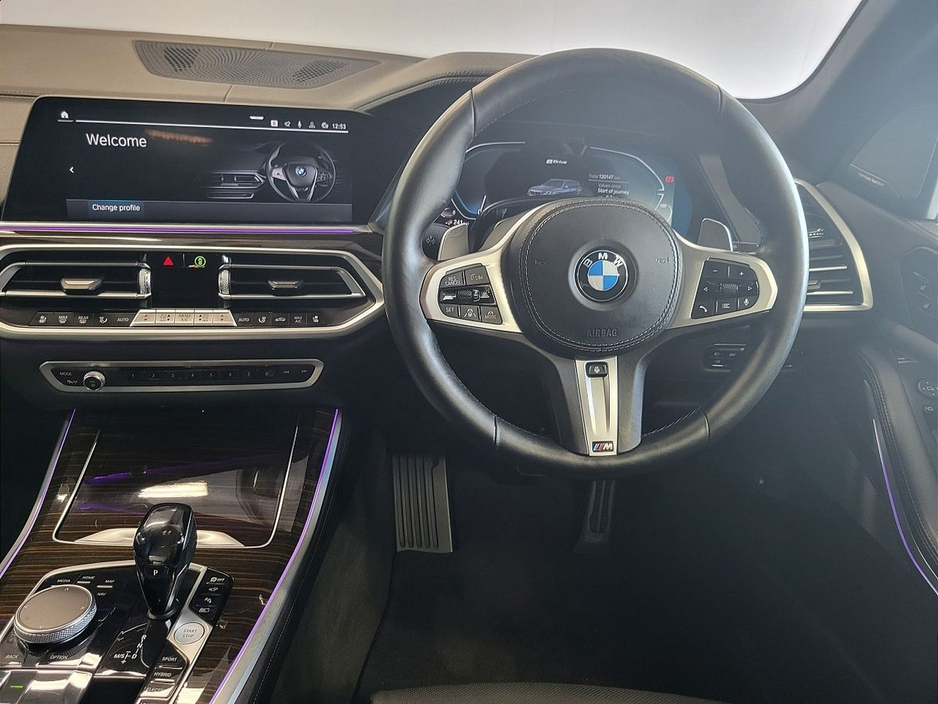 2021 BMW X5 - image 5