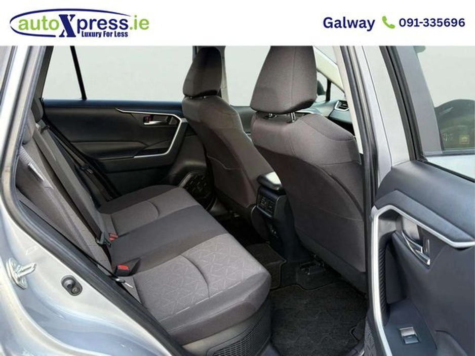 2022 Toyota Rav4 - image 6