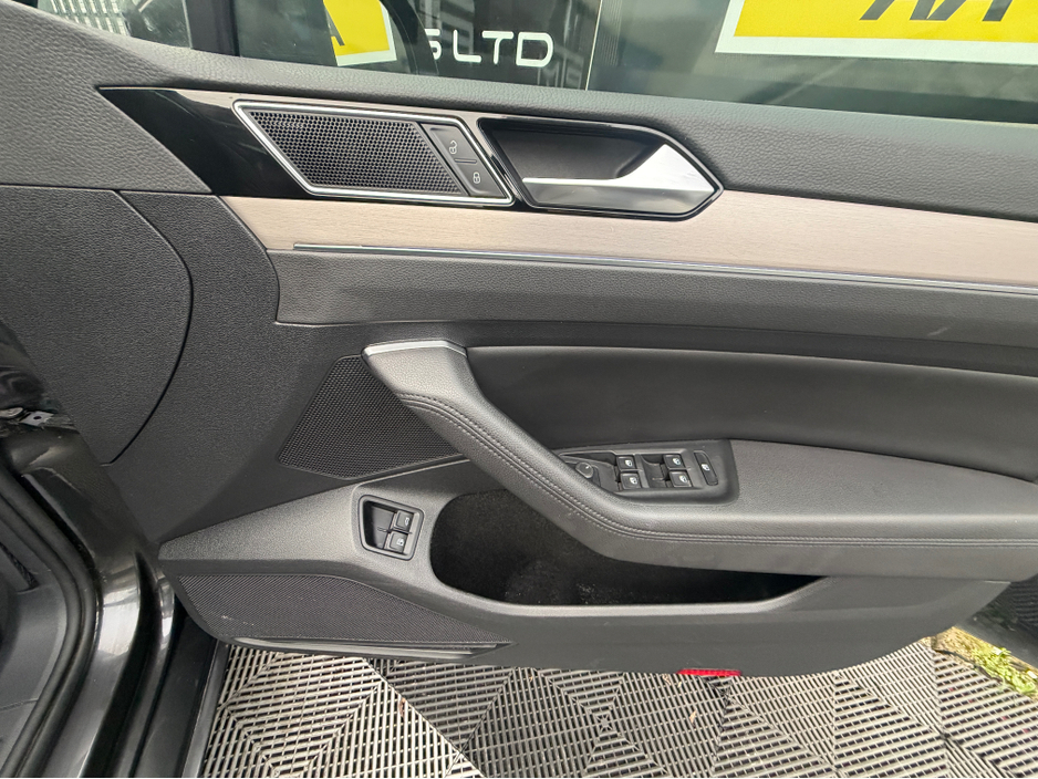 2018 Volkswagen Passat - image 25