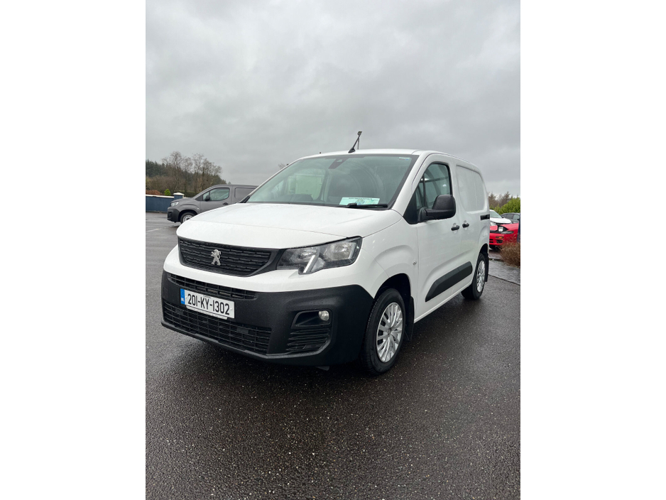2020 Peugeot Partner - image 2
