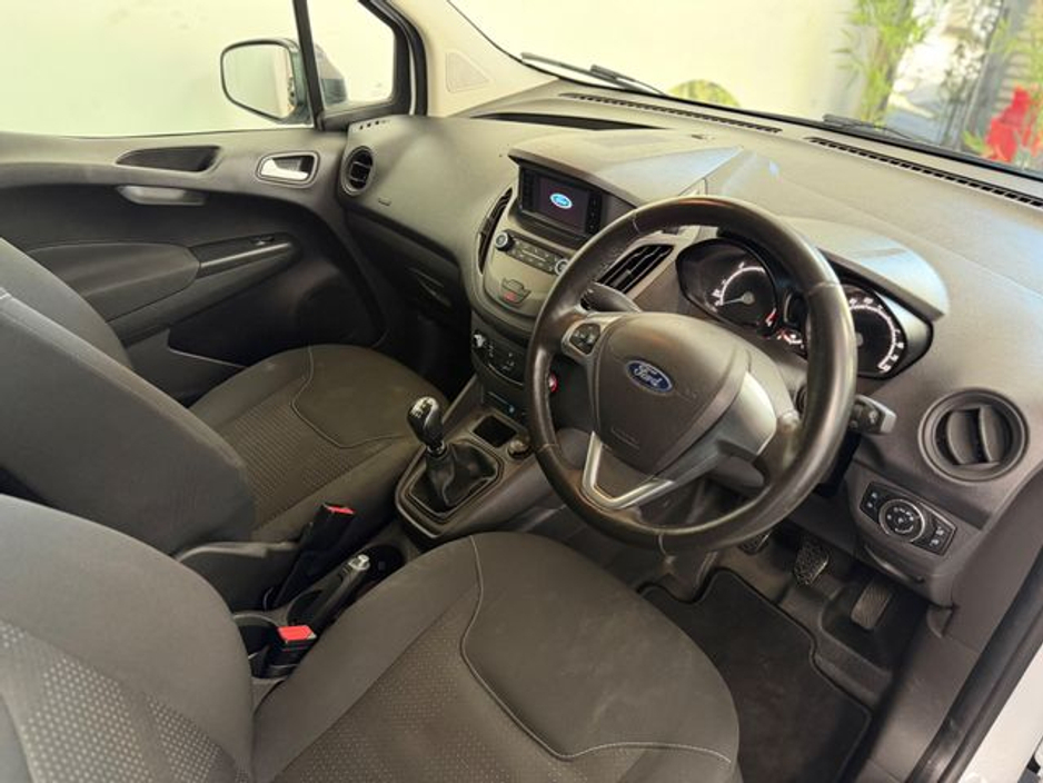 2022 Ford Transit Courier - image 6